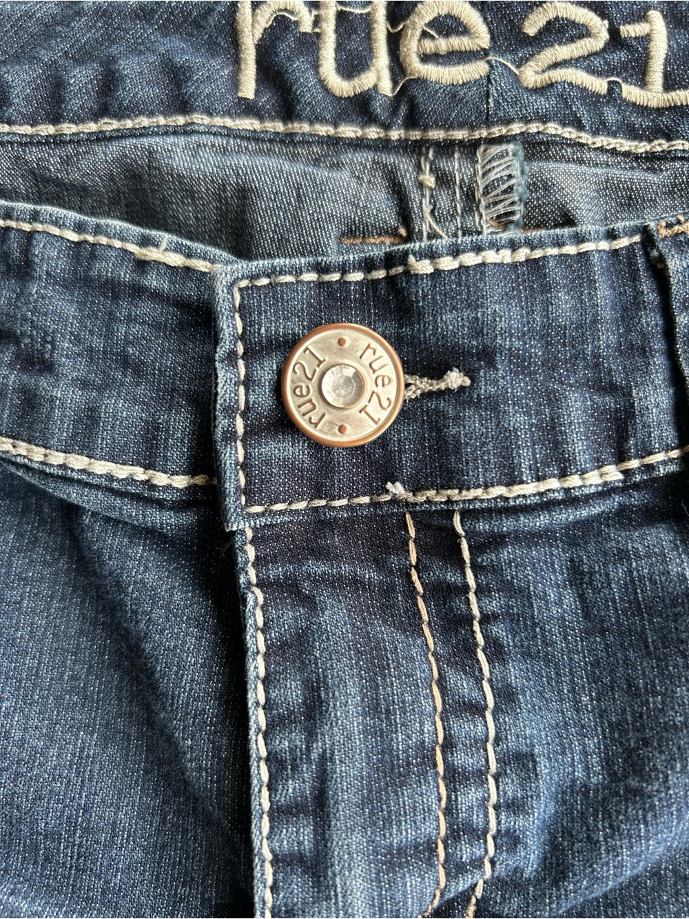 Vintage Rue21 Orchard Curvy Embroidered Sequin Denim Shorts Size 11/12 - Picture 9 of 12